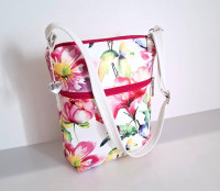 /album/detska-kabelka-crossbody-material-porto-tisk-kabelka-je-vhodna-i-pro-zeny-noseni-pres-rameno-anebo-zkracenim-posuvneho-ucha-noseni-v-ruce-cena-520-kc-c-d-010/20250616-161343-jpg1/