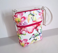 /album/detska-kabelka-crossbody-material-porto-tisk-kabelka-je-vhodna-i-pro-zeny-noseni-pres-rameno-anebo-zkracenim-posuvneho-ucha-noseni-v-ruce-cena-520-kc-c-d-010/20250616-161438-jpg1/
